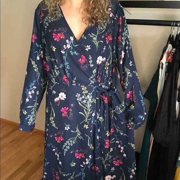 NWT Navy and Wildflower Dress - Picture 2 of 4